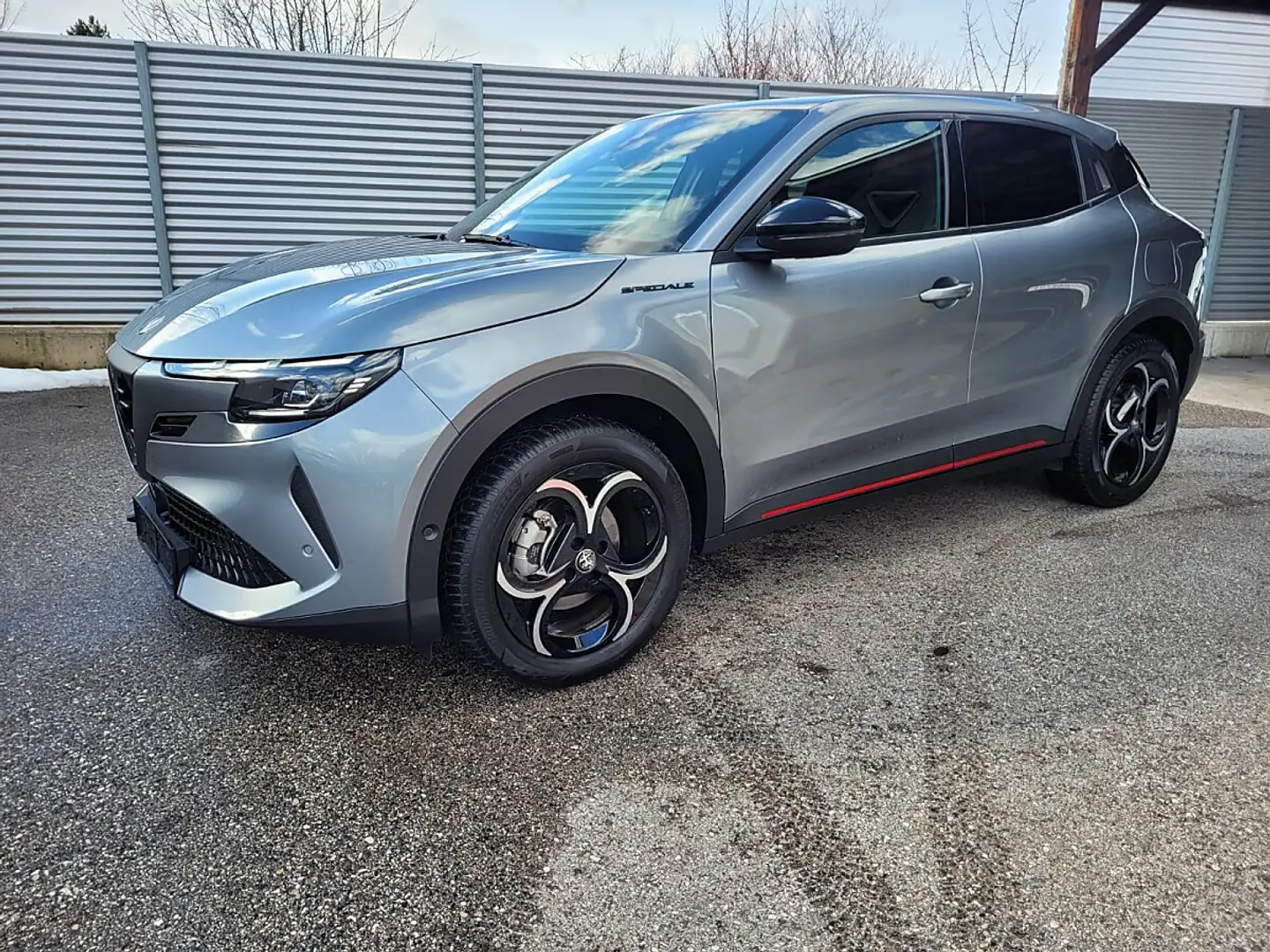 Alfa Romeo Junior Ibrida Speciale 1.2 MHEV e-DCT6 Grau - 1