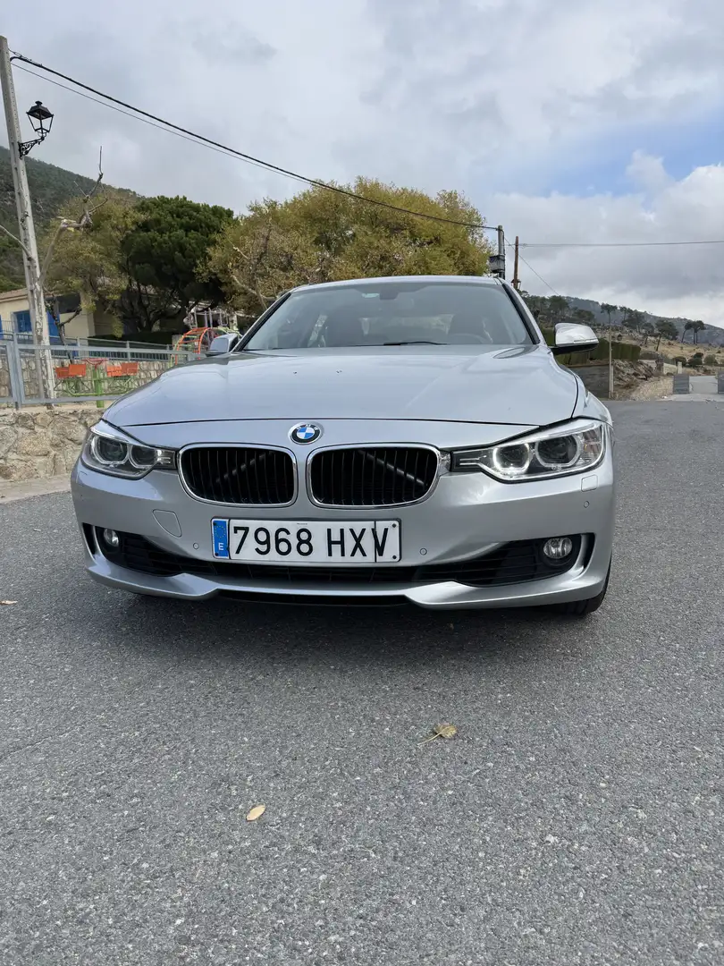 BMW 320 320i Luxury - 2