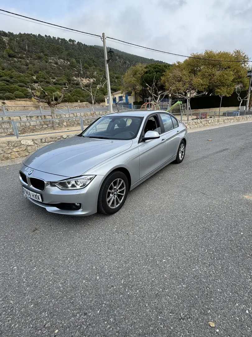 BMW 320 320i Luxury - 1