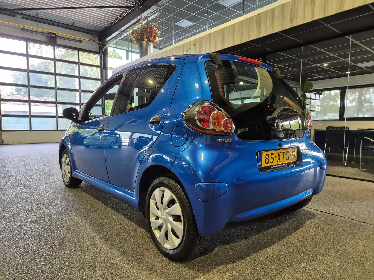Toyota Aygo 1.0 VVT-i 5-drs Comfort Airco | Audio-cd | Metalli Blauw - 2