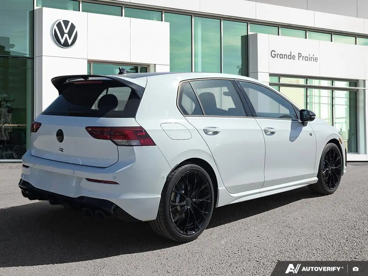 Volkswagen Golf R снимка Volkswagen Golf R