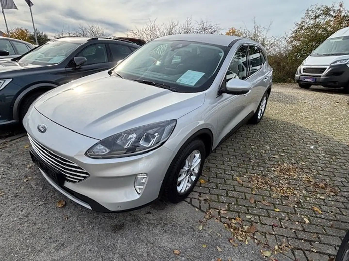 Ford Kuga Titanium Silber - 1