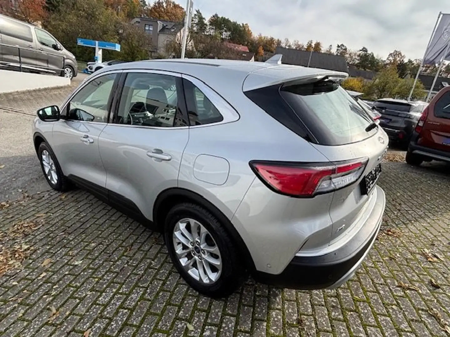 Ford Kuga Titanium Silber - 2
