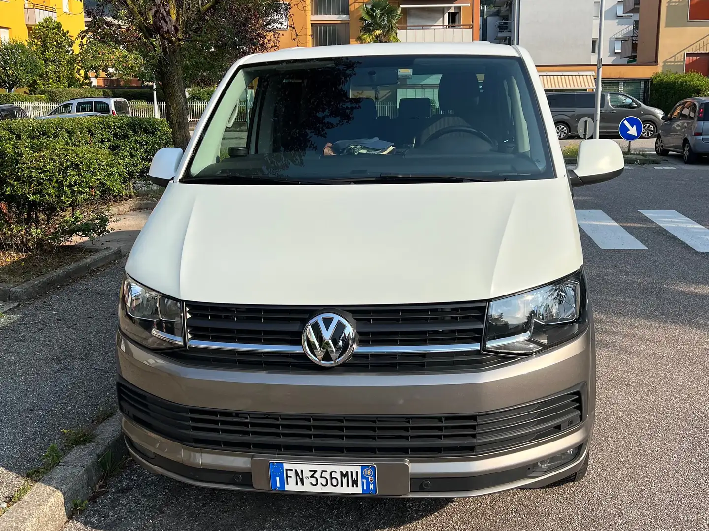 Volkswagen T6 Multivan Modello space Argent - 2