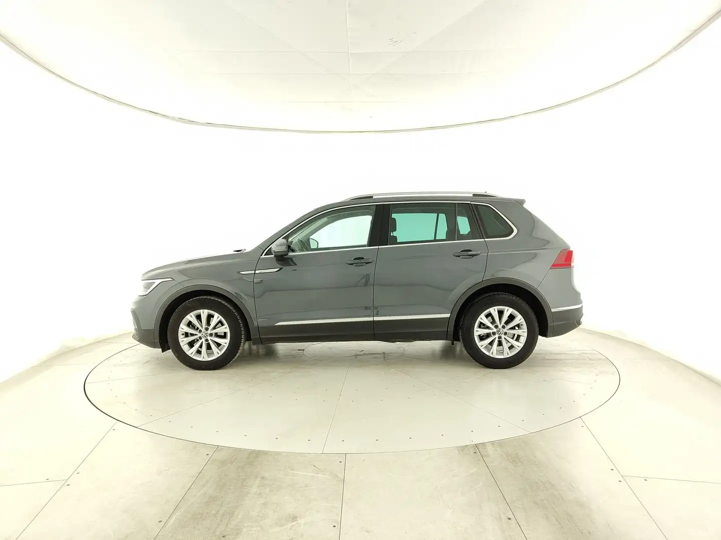 Volkswagen Tiguan 2.0 TDI SCR Life Grijs - 2