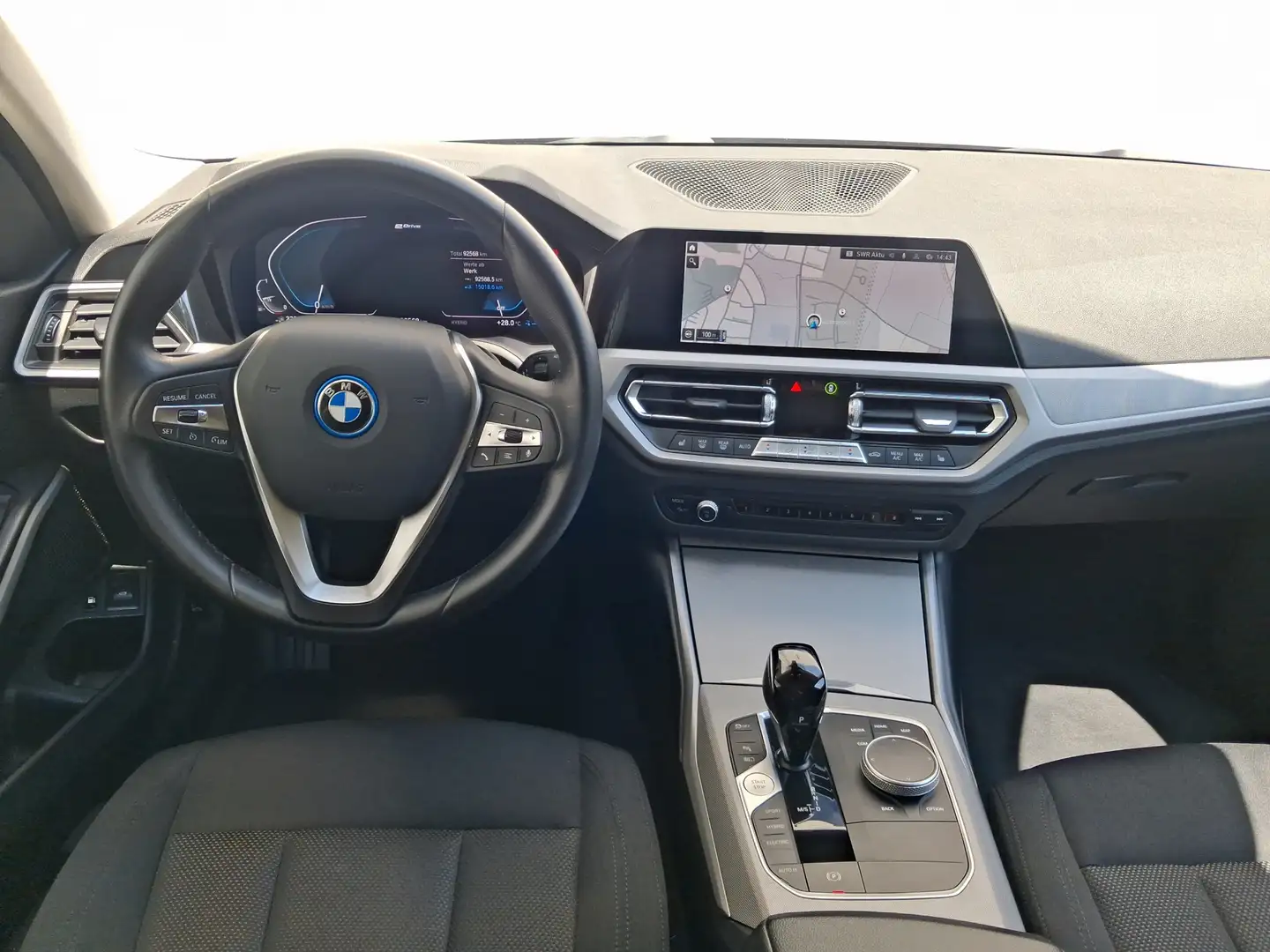 BMW 320 e Tour LED Navi DrivAss SHZ DAB PDC Grau - 2