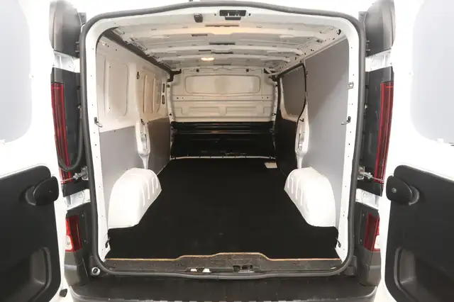 Opel Vivaro view 3