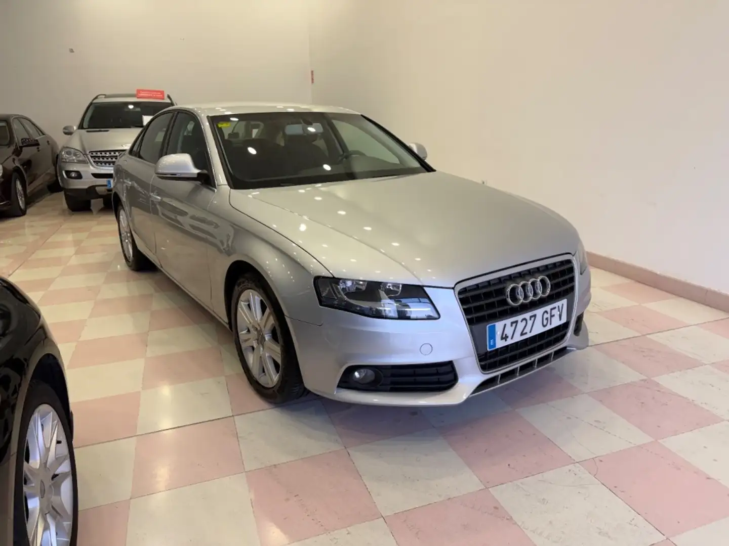 Audi A4 2.0TDI DPF 143 Zilver - 2