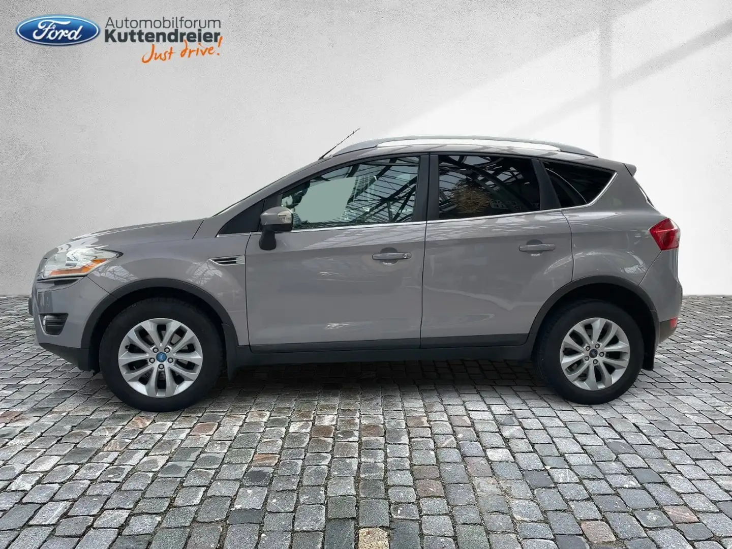 Ford Kuga 2.0 TDCi Titanium Standort: Dachauer Str. Silber - 2