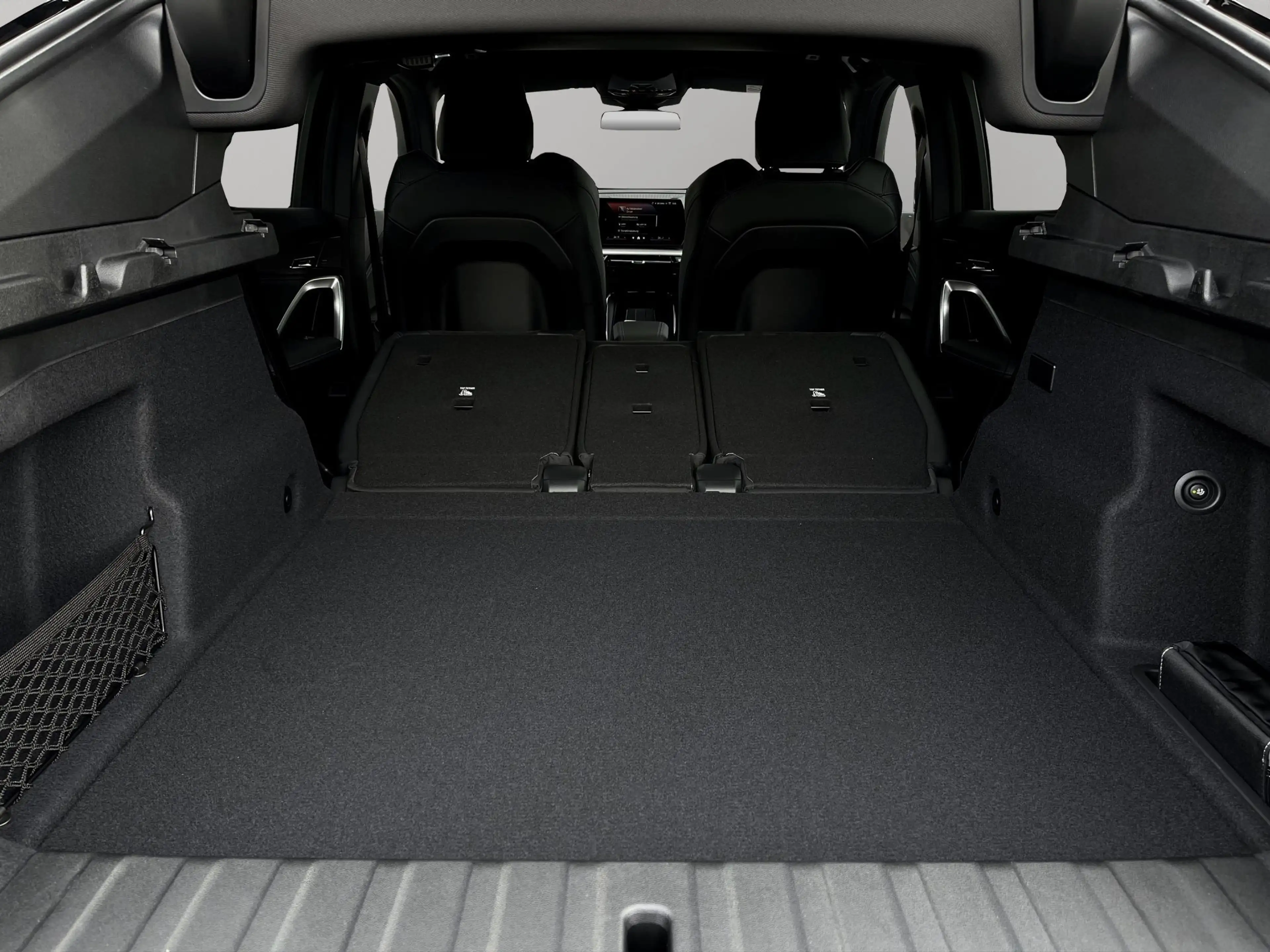 BMW iX2 xDrive30 — photo 14