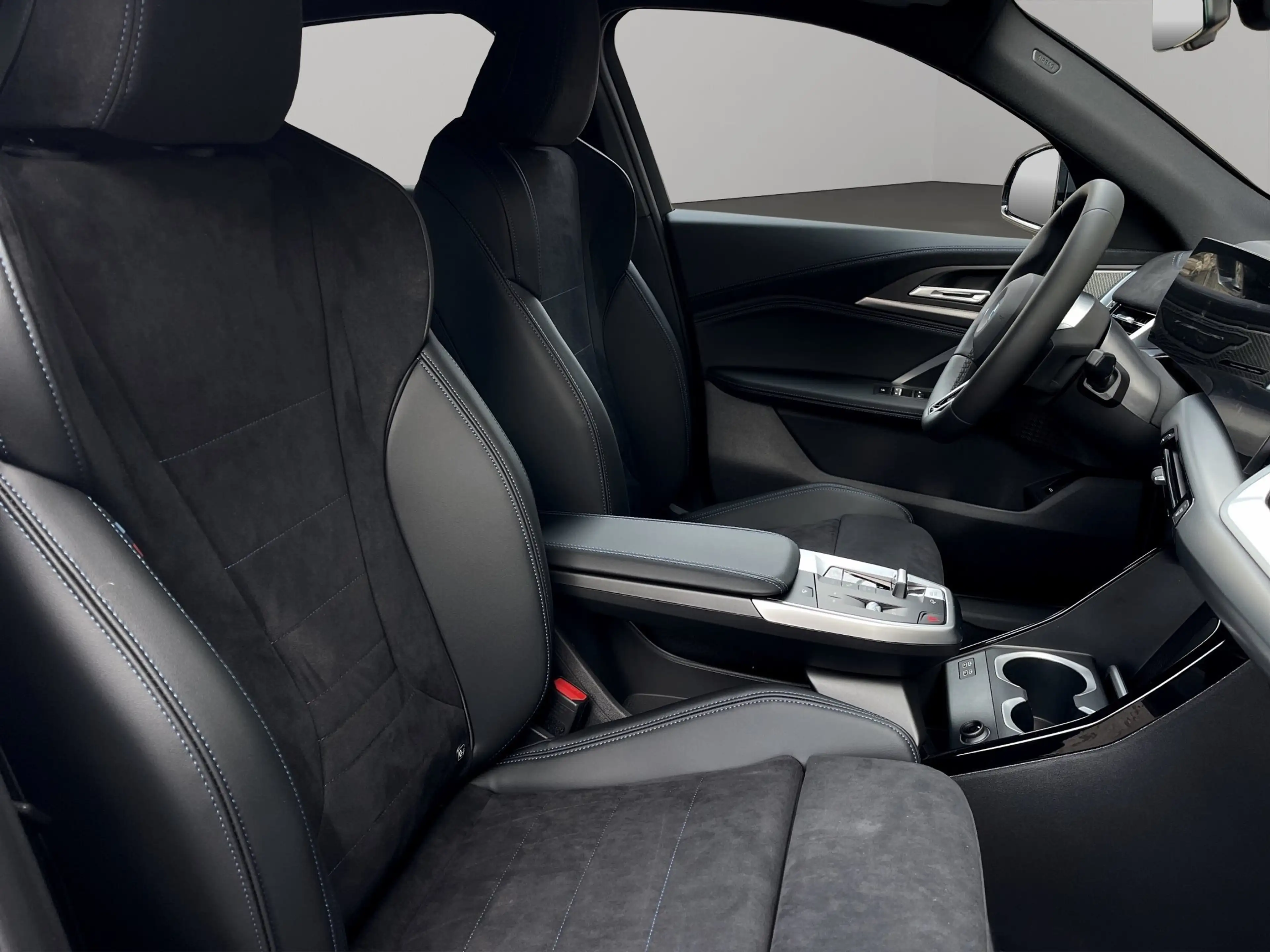 BMW iX2 xDrive30 — photo 12