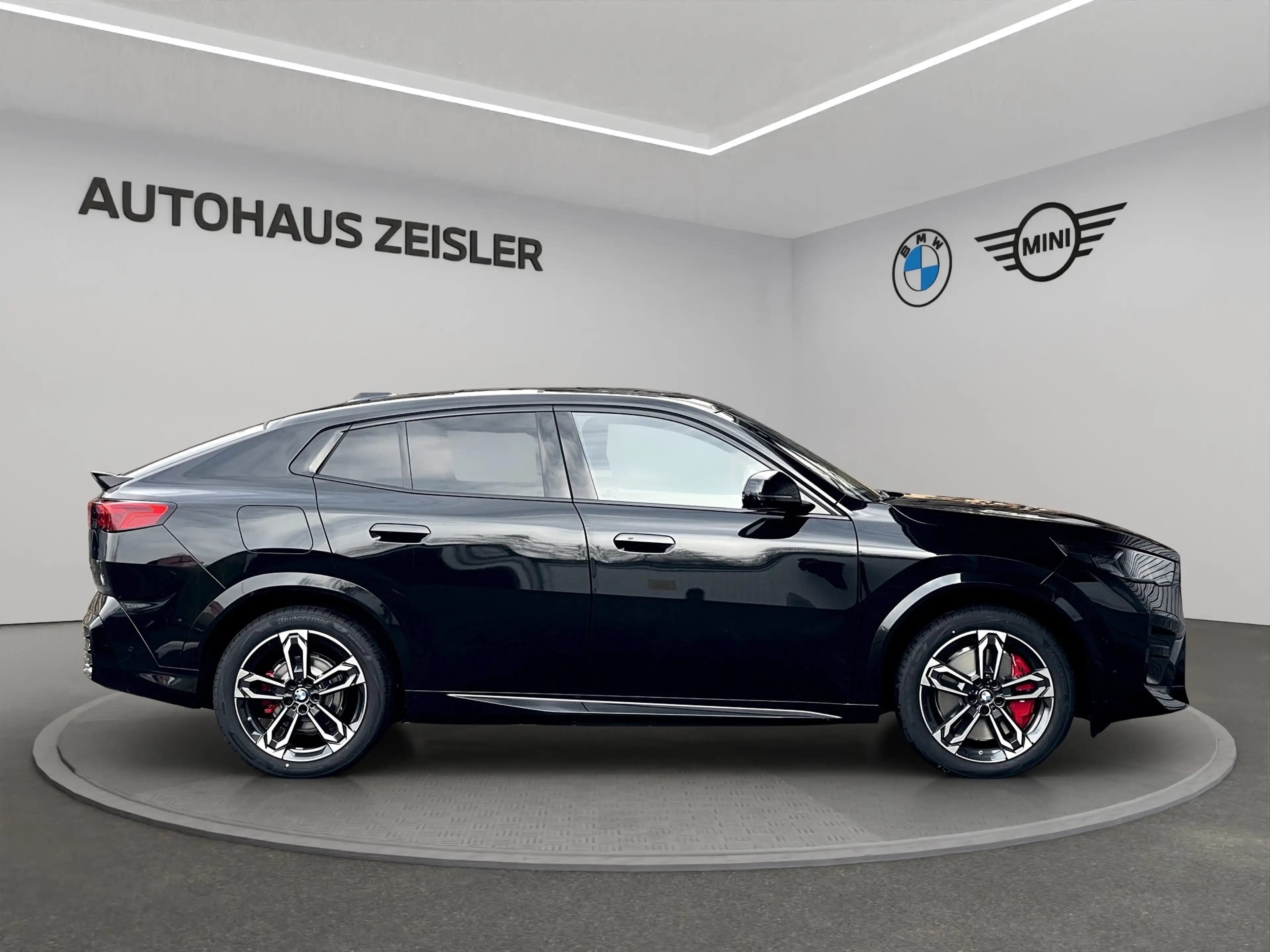 BMW iX2 xDrive30 — photo 3
