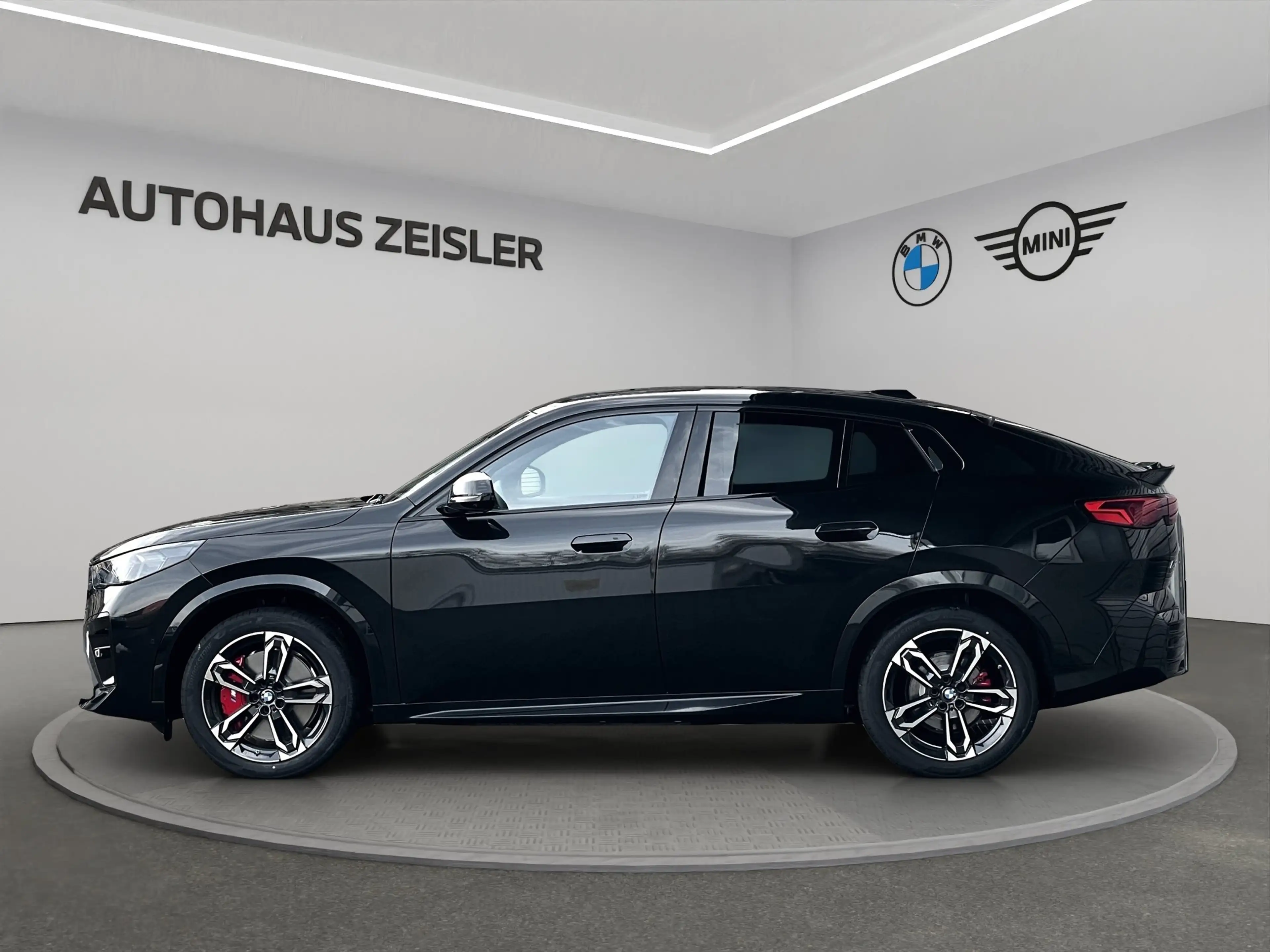 BMW iX2 xDrive30 — photo 4