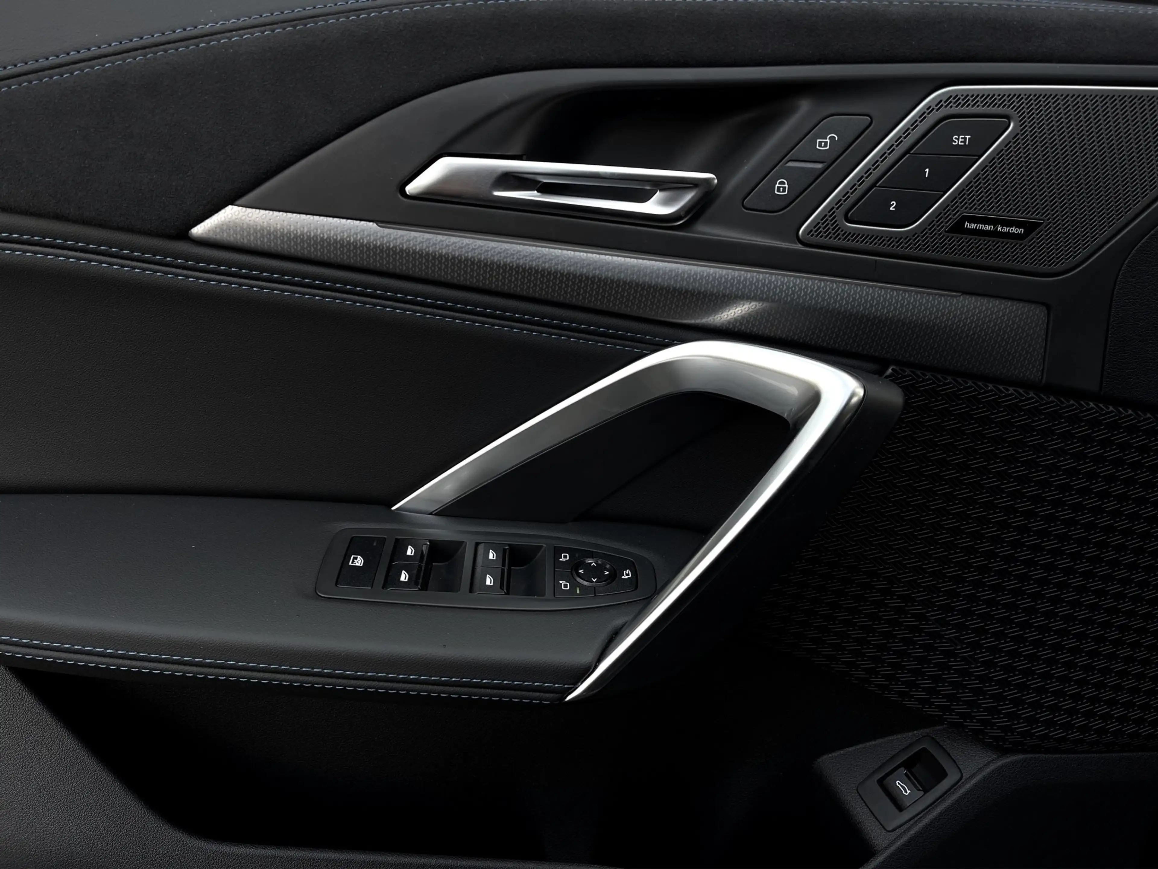 BMW iX2 xDrive30 — photo 15