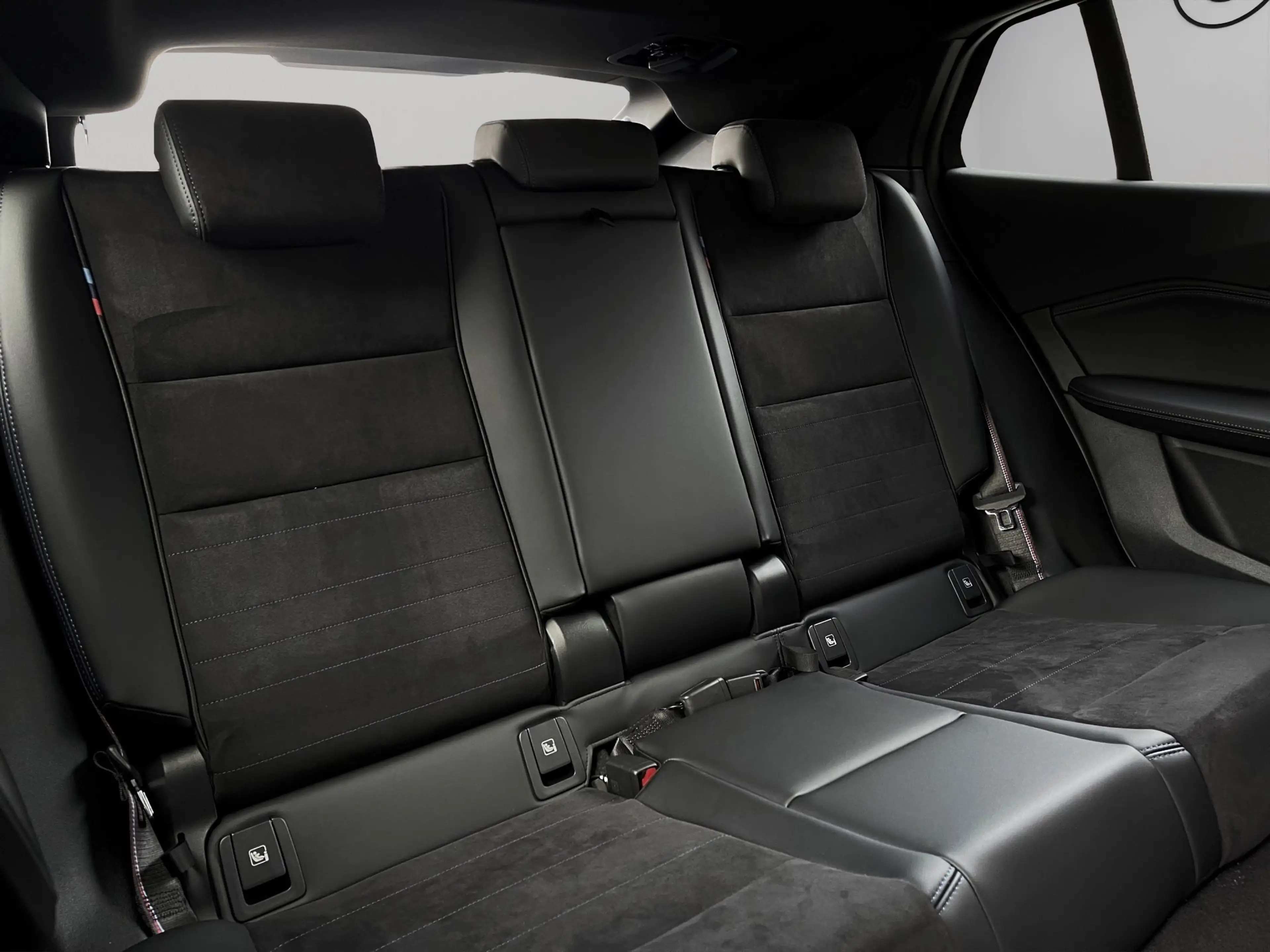 BMW iX2 xDrive30 — photo 13
