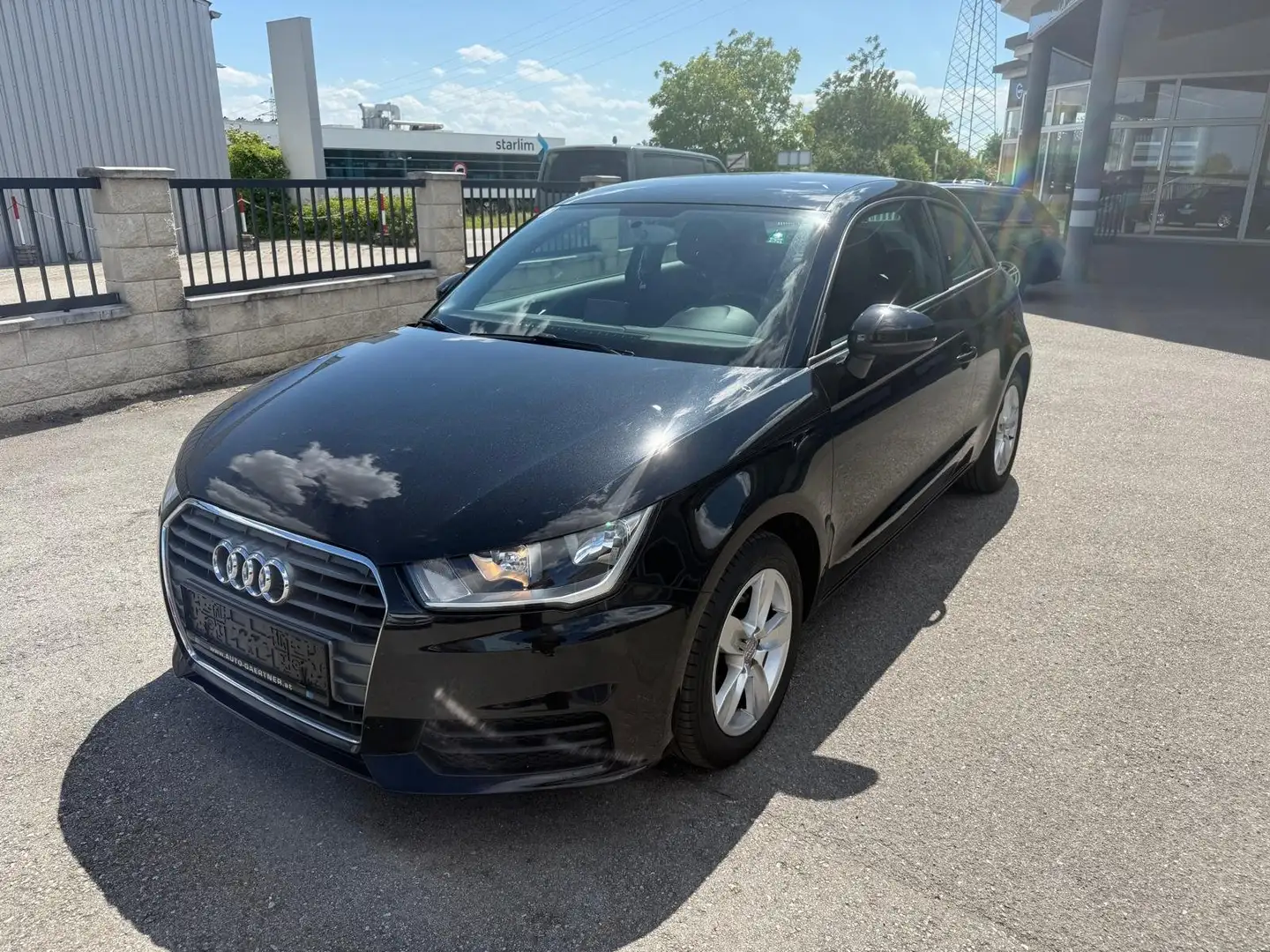 Audi A1 1,0 TFSI intro Schwarz - 1