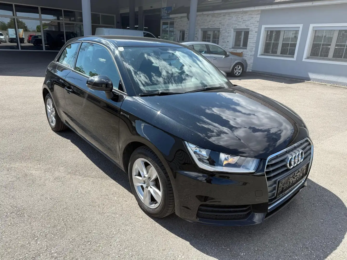 Audi A1 1,0 TFSI intro Schwarz - 2