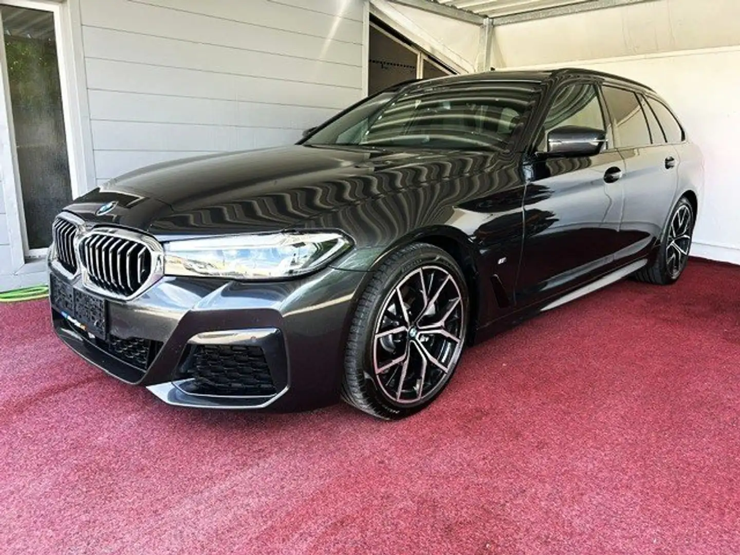 BMW 520 520 d xDrive M SPORT/PANORAMA/Parkassiste/GARANTIE Grau - 1