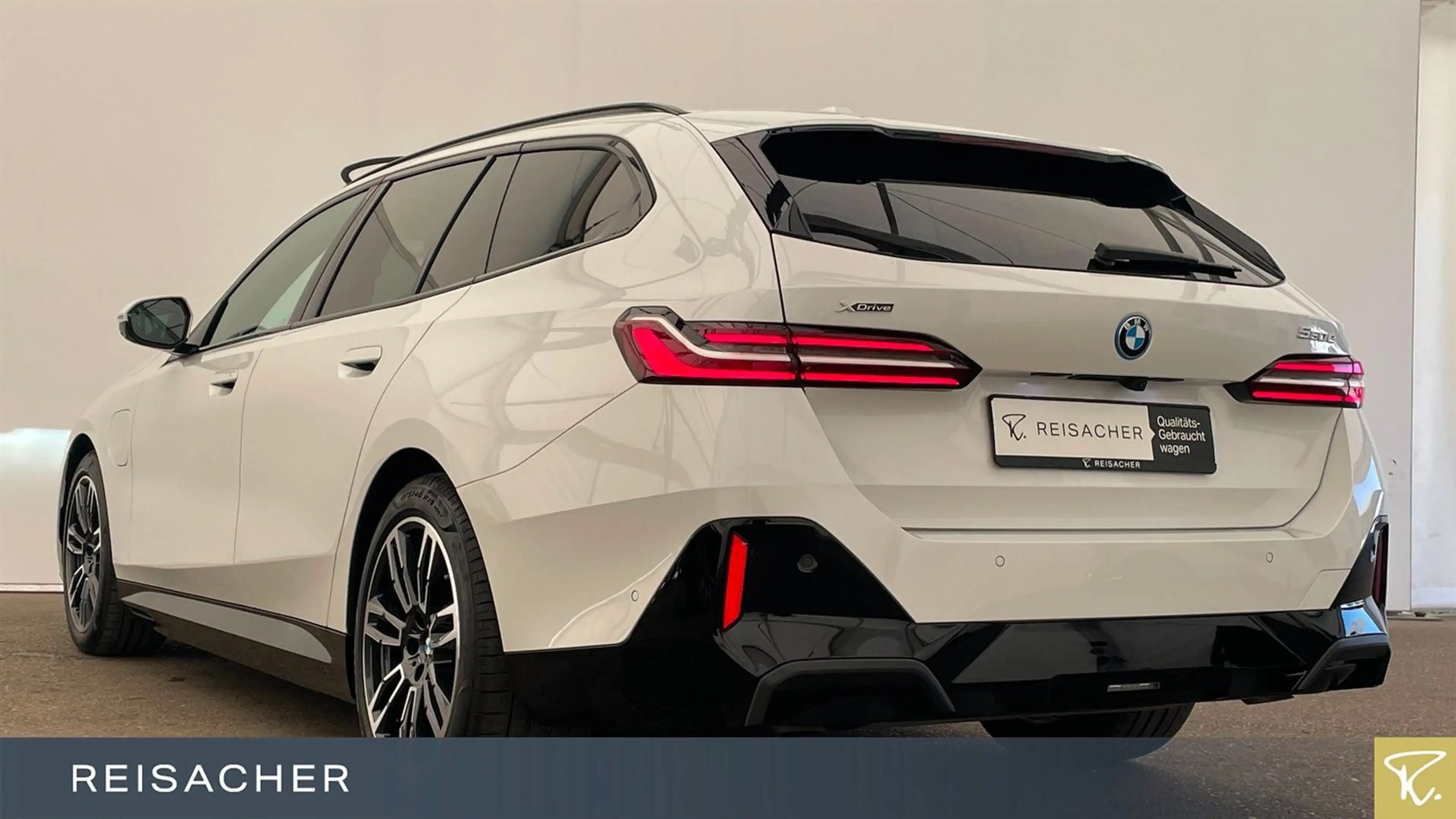BMW 550 e A xDrive Tou M-Sport,Pano,AHK,DAProf,Autom — photo 2