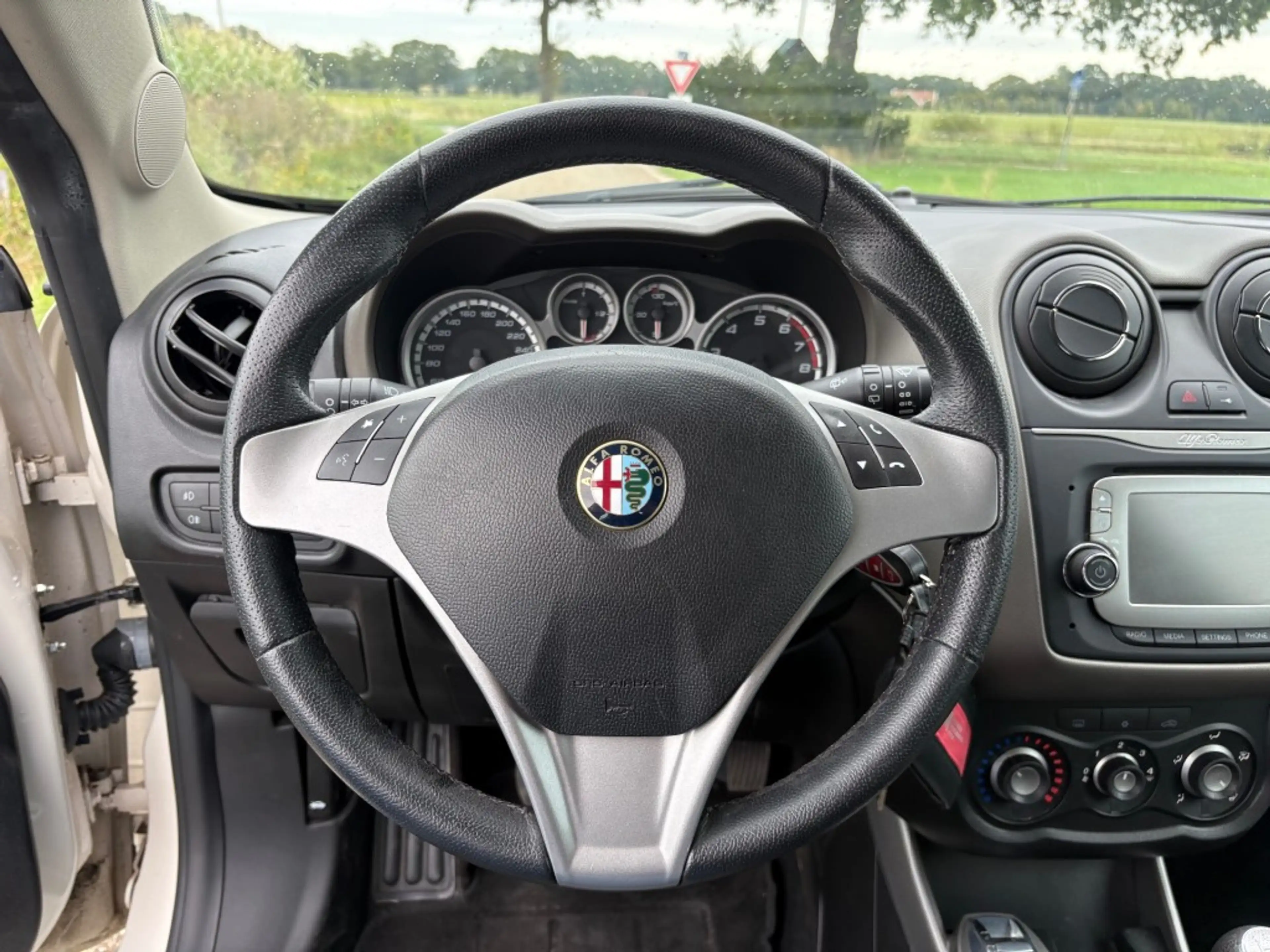 Alfa Romeo MiTo 0.9 TWINAIR TURBO / EXCLUSIVO / LEDER / NETTE STAA — photo 8