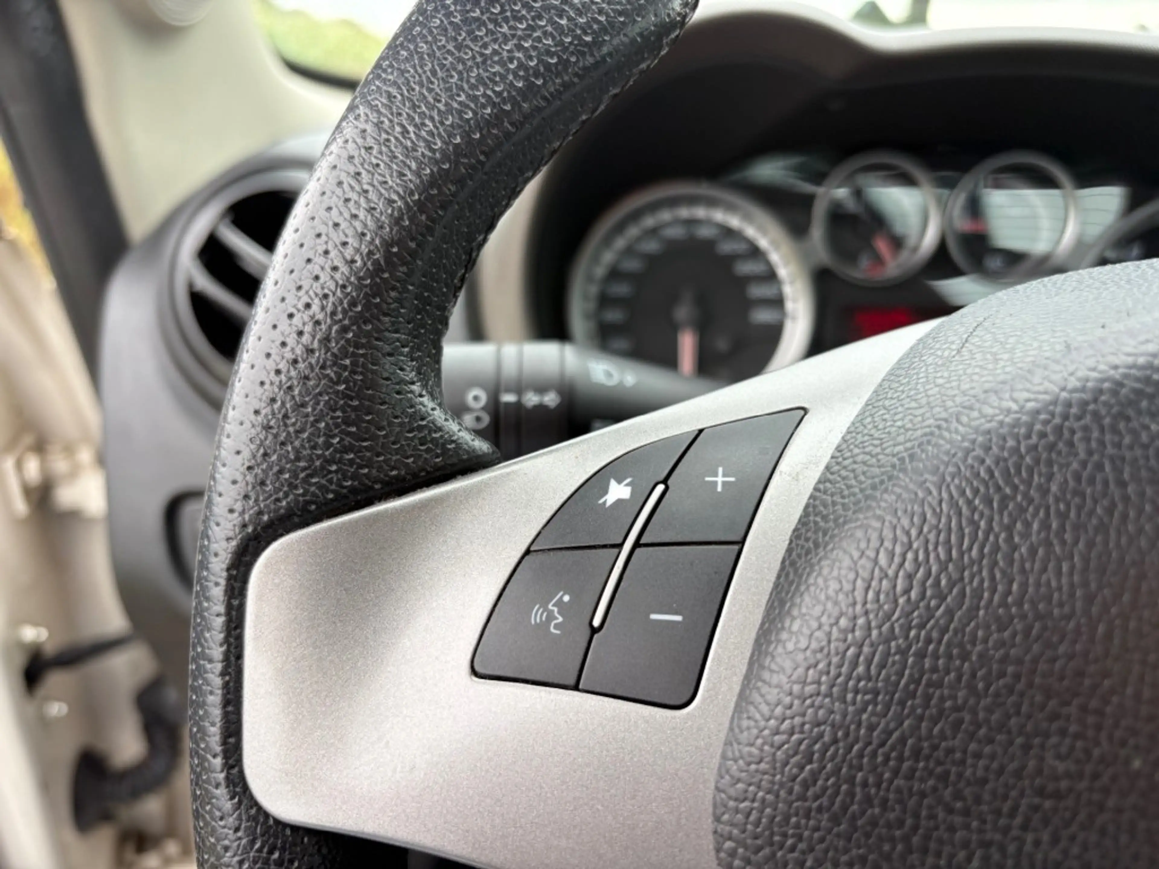Alfa Romeo MiTo 0.9 TWINAIR TURBO / EXCLUSIVO / LEDER / NETTE STAA — photo 9