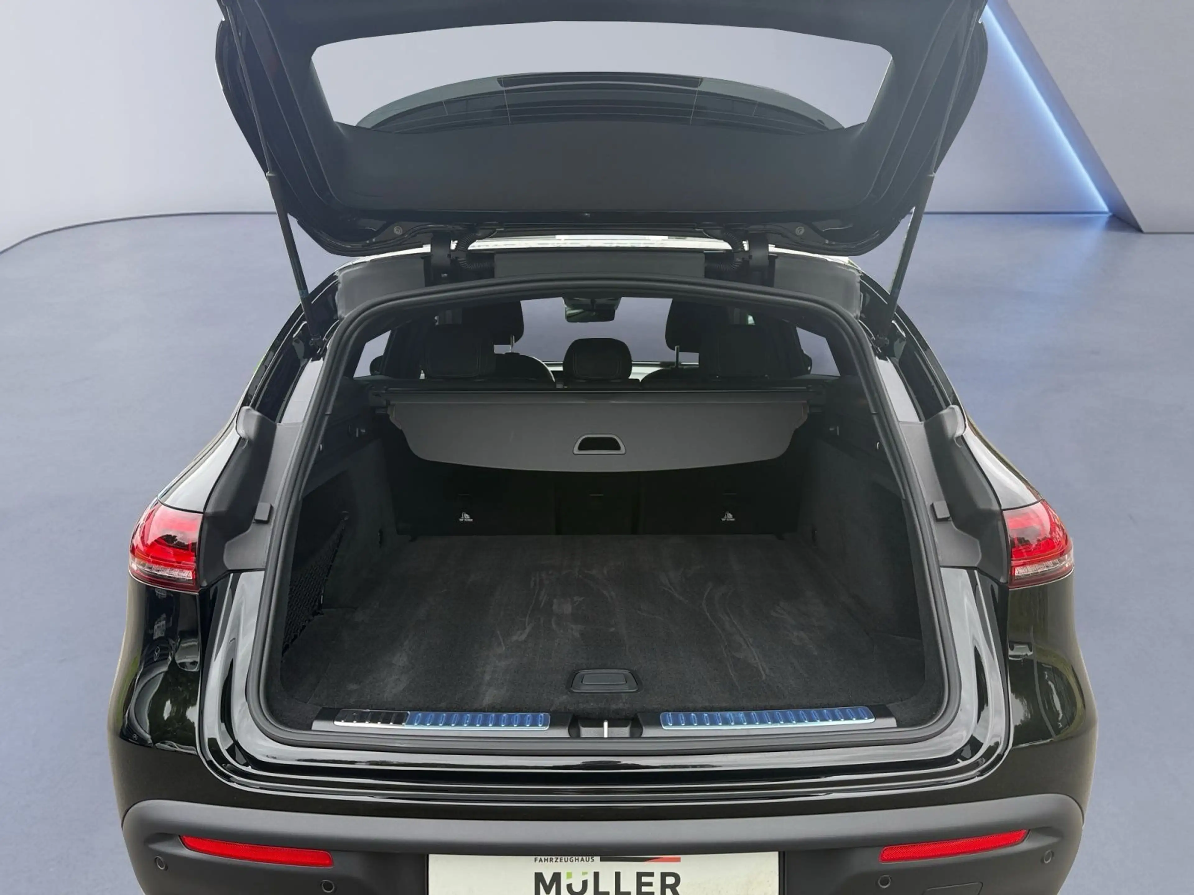 Mercedes-Benz EQC 400 EQC 400 4Matic AHK — photo 15