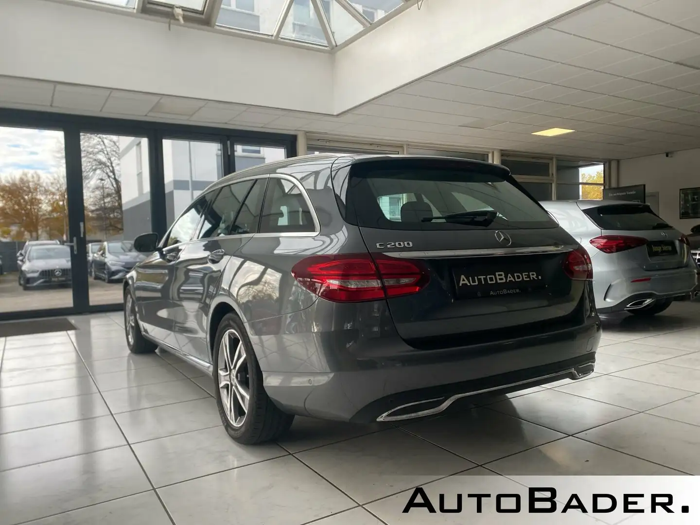 Mercedes-Benz C 200 C 200 T AVANTGARDE AHK Navi MBeam eHe TotWi Ambi Gris - 2