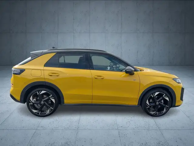 Volkswagen T-Roc view 6