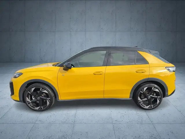 Volkswagen T-Roc view 2