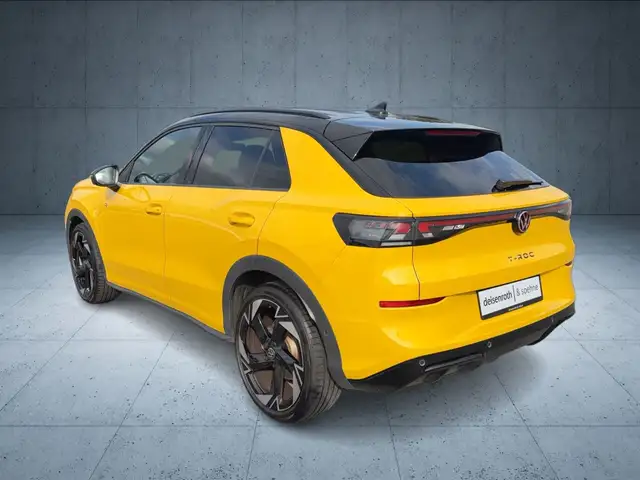 Volkswagen T-Roc view 3