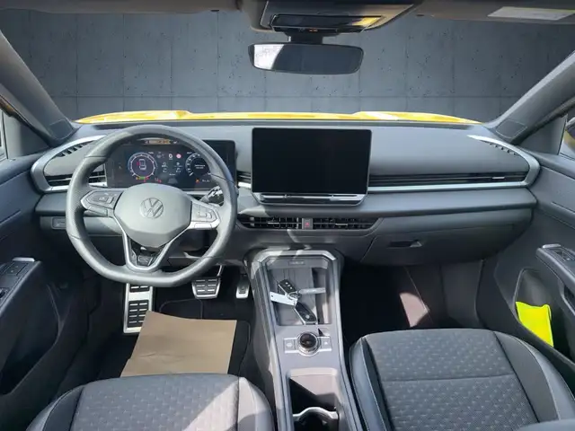 Volkswagen T-Roc view 11