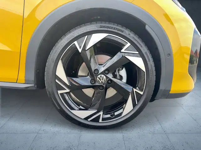 Volkswagen T-Roc view 7