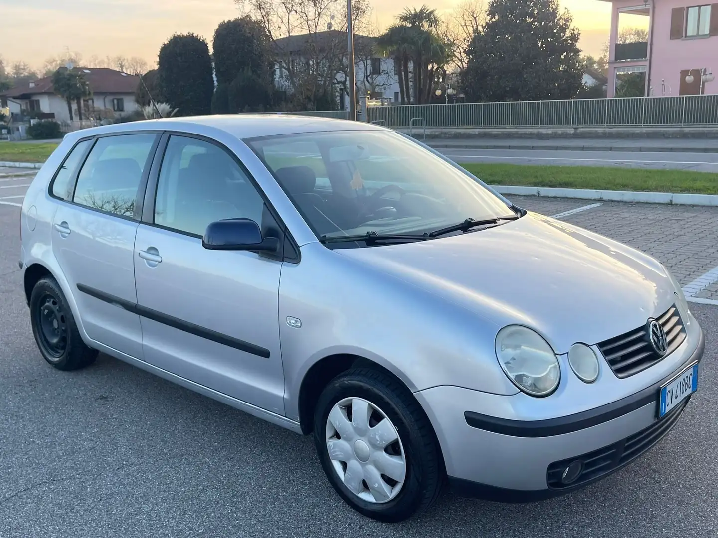Volkswagen Polo 5p 1.2 Trendline Gris - 2