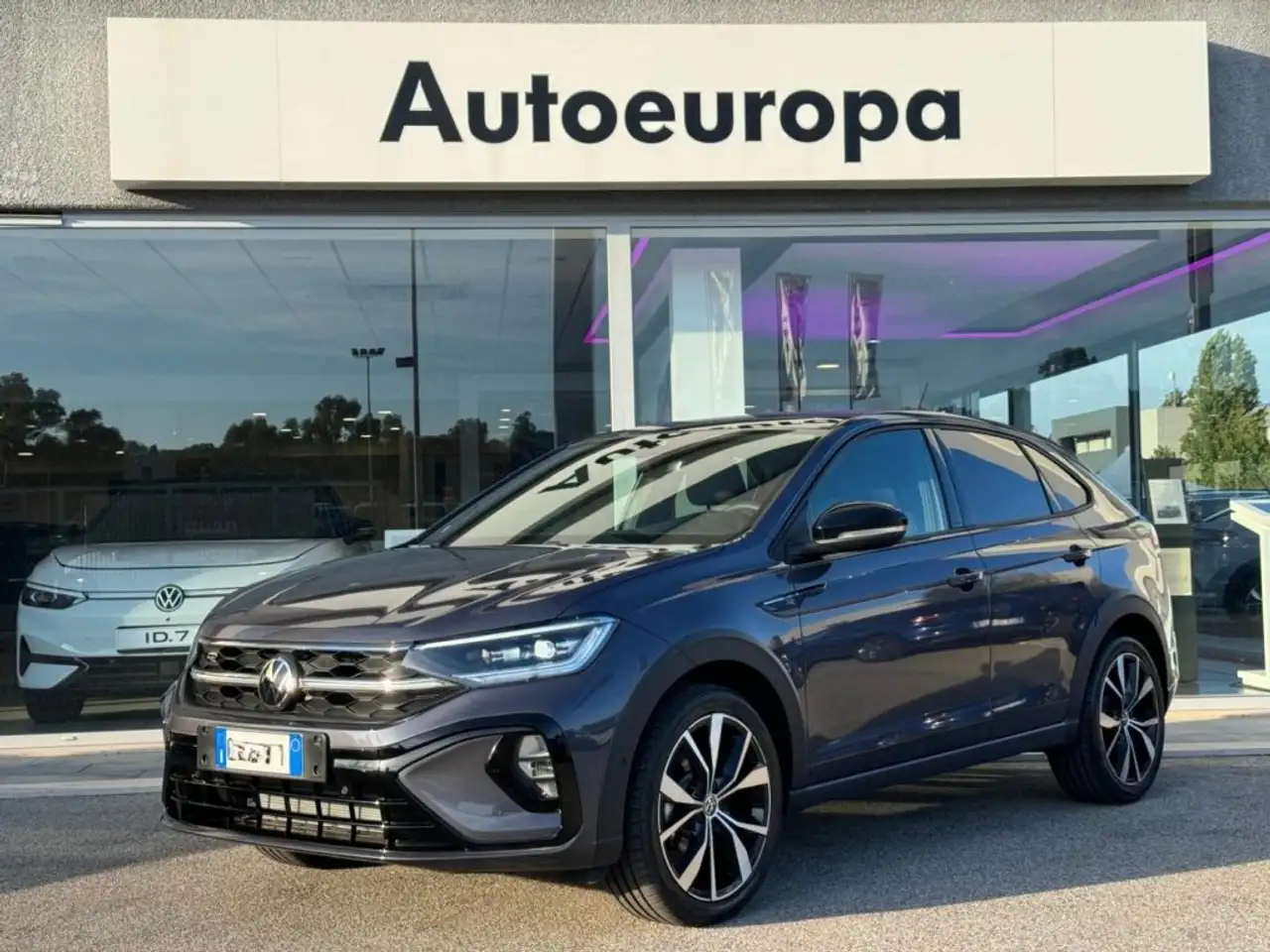 Volkswagen Taigo 1.0 TSI 110 CV R-Line — photo 1 of 15
