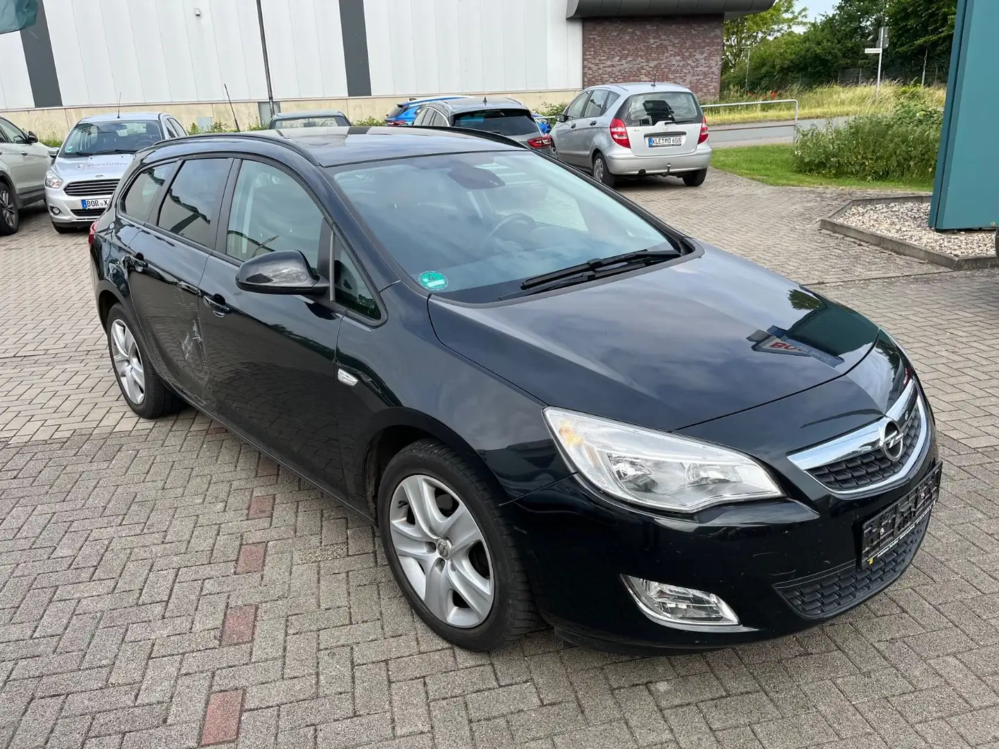 Opel Astra J Sports Tourer Design Edition Zwart - 1