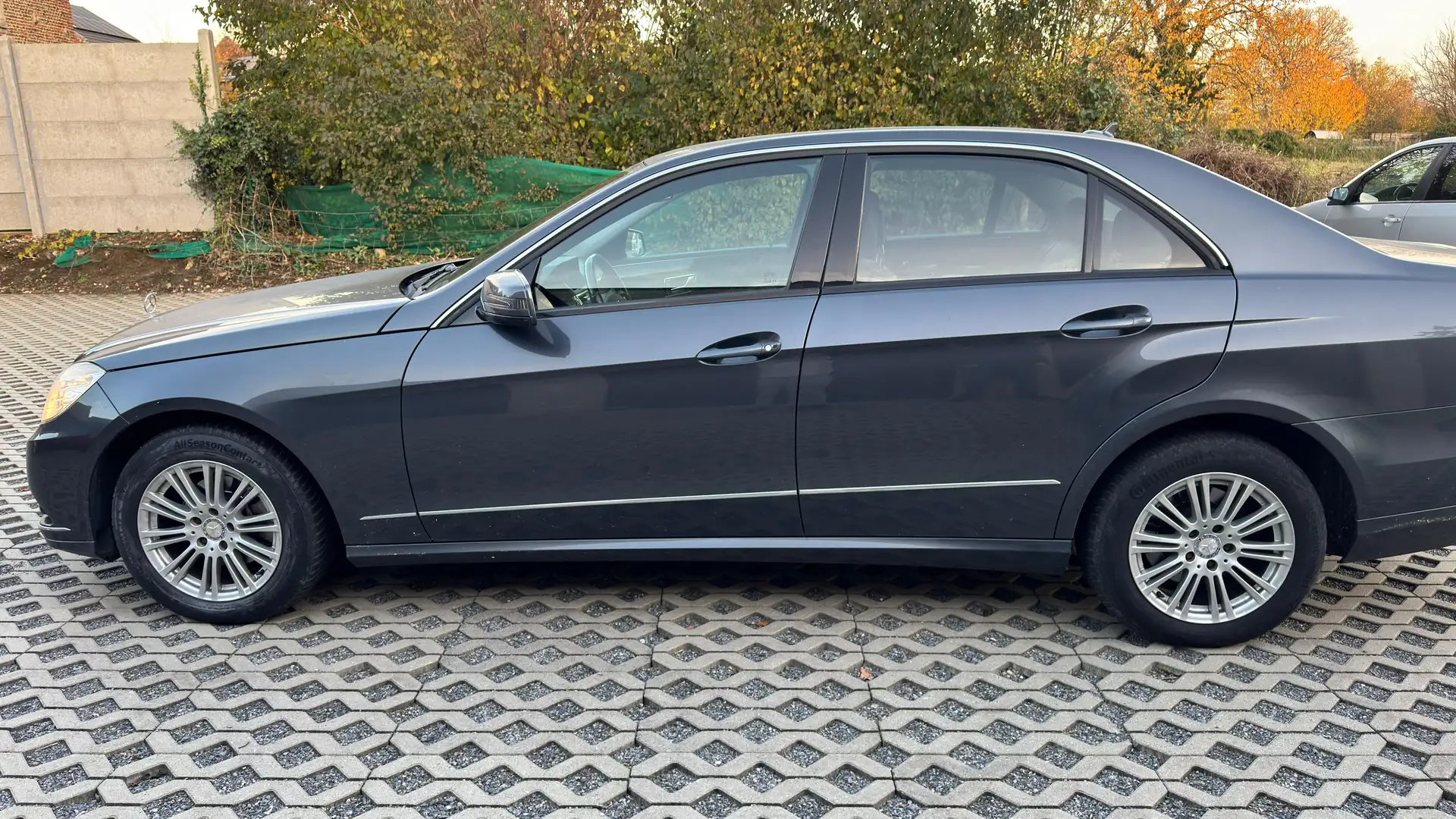 Mercedes-Benz E 200 CDI DPF BlueEFFICIENCY Avantgarde - 2