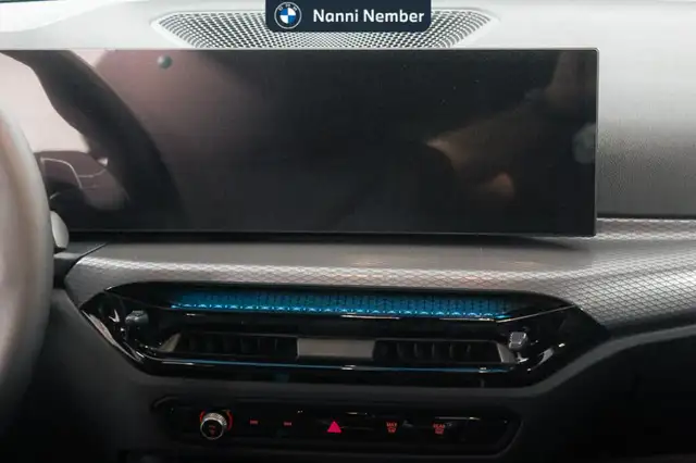 BMW 3 Series view 11