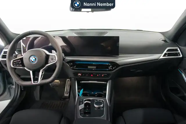BMW 3 Series view 10