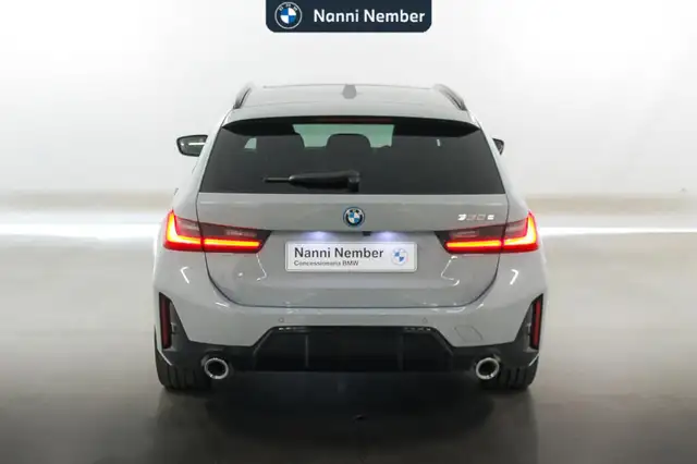 BMW 3 Series view 3