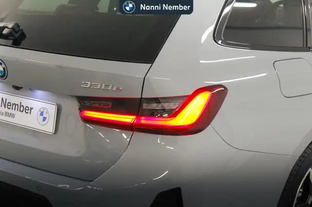BMW 3 Series view 6