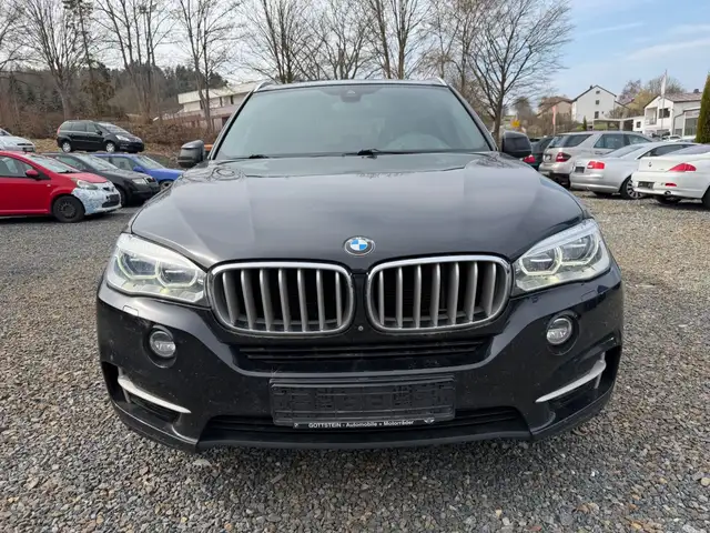 BMW X5 view 2