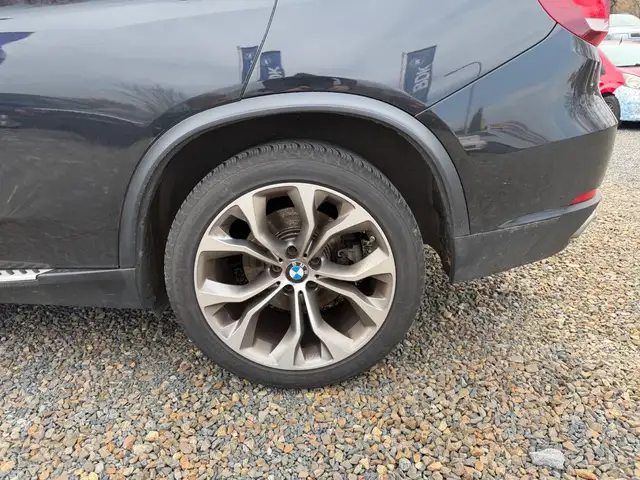 BMW X5 view 8