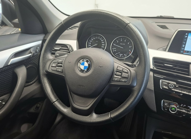 BMW X1 SDrive18i Executive — photo 14