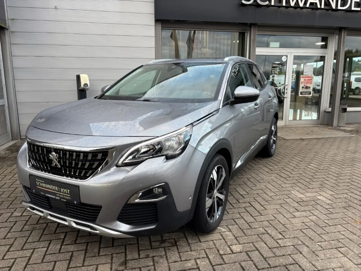 Peugeot 3008 Allure 1.2 PureTech 130 EAT6 Grau - 2