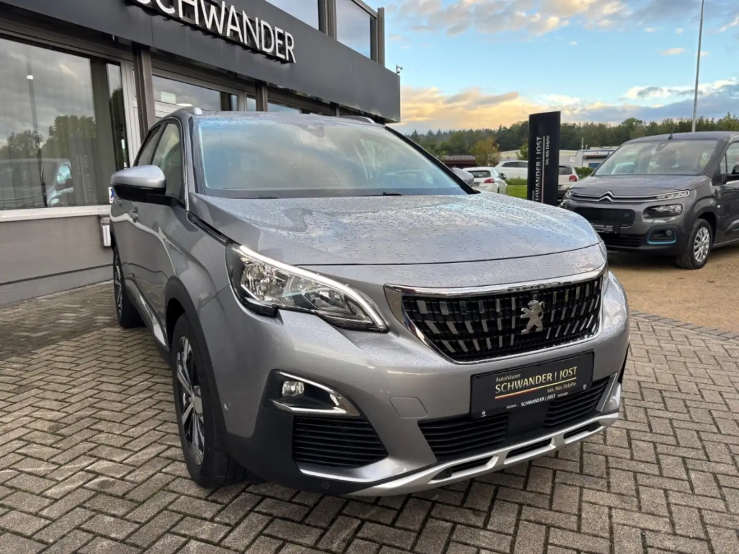 Peugeot 3008 Allure 1.2 PureTech 130 EAT6 Grau - 1