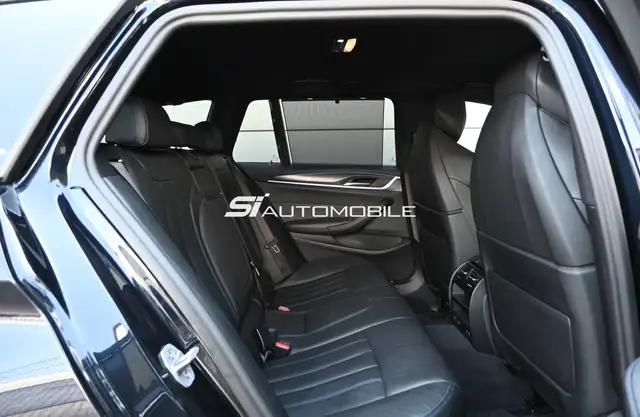 BMW 5 Series view 14