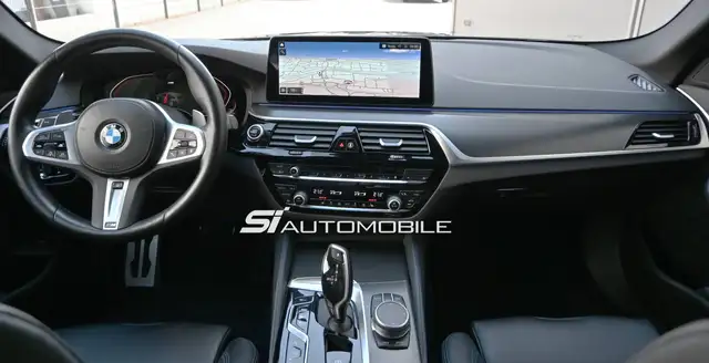 BMW 5 Series view 11