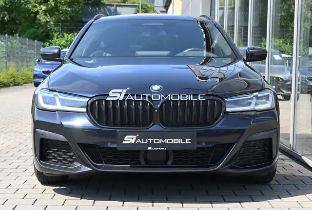 BMW 5 Series view 8