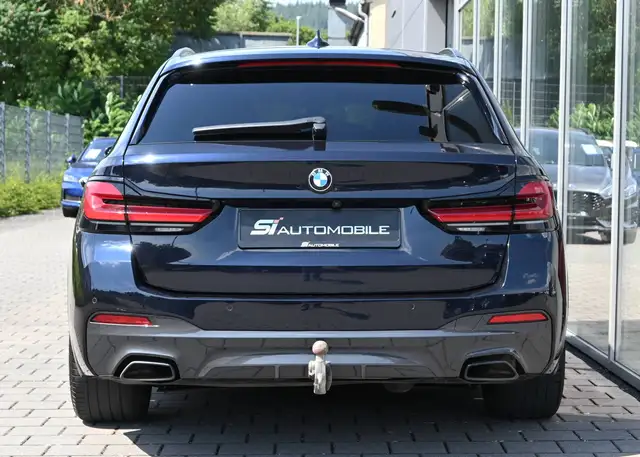 BMW 5 Series view 4
