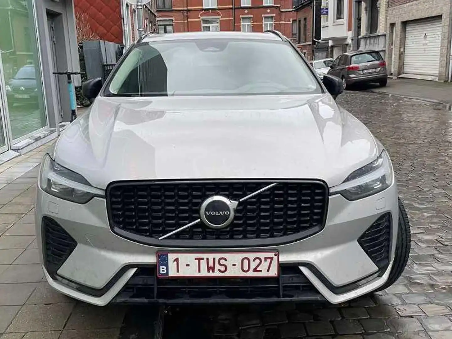 Volvo XC60 XC60 2.0 B4 MHEV Momentum Pro Grijs - 2